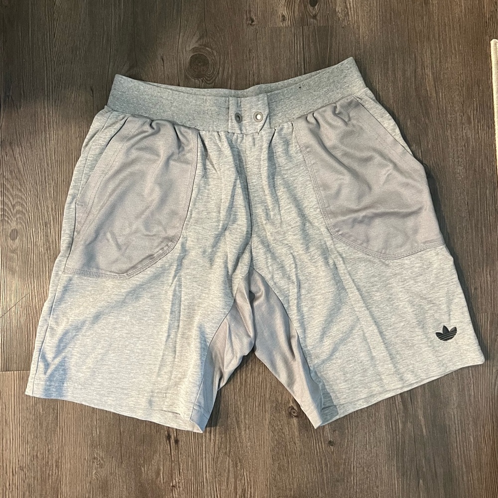 Adidas Men’s Sweat Shorts in Gray. Size Large.